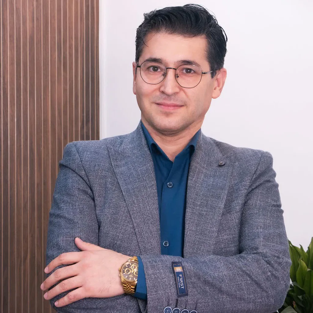 تصویر دکتر اکبر کرباسی، متخصص جراحی گوش، حلق و بینی